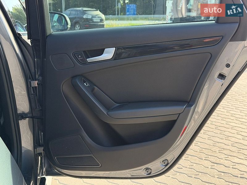 Седан Audi A4 2015 в Львове