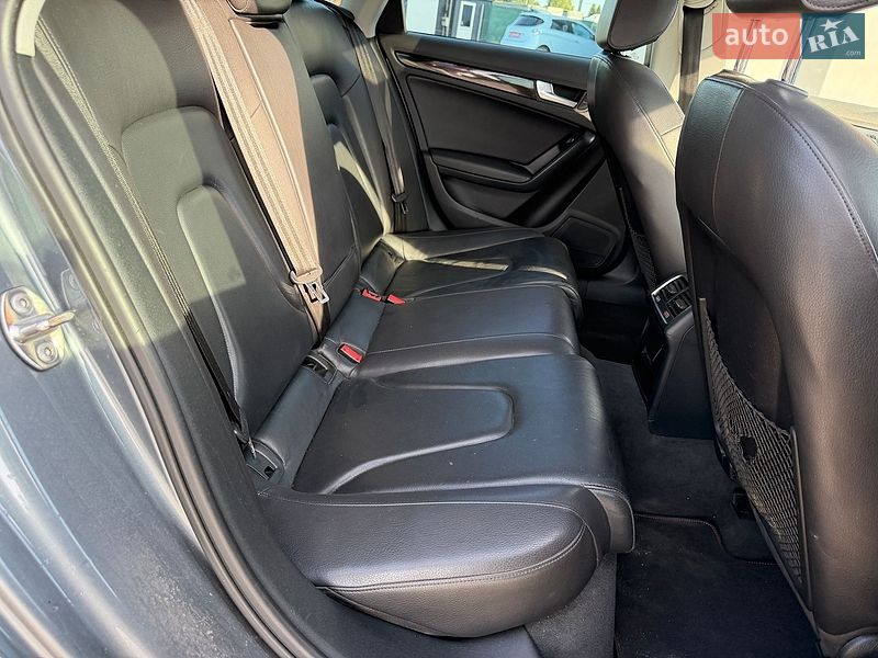 Седан Audi A4 2015 в Львове