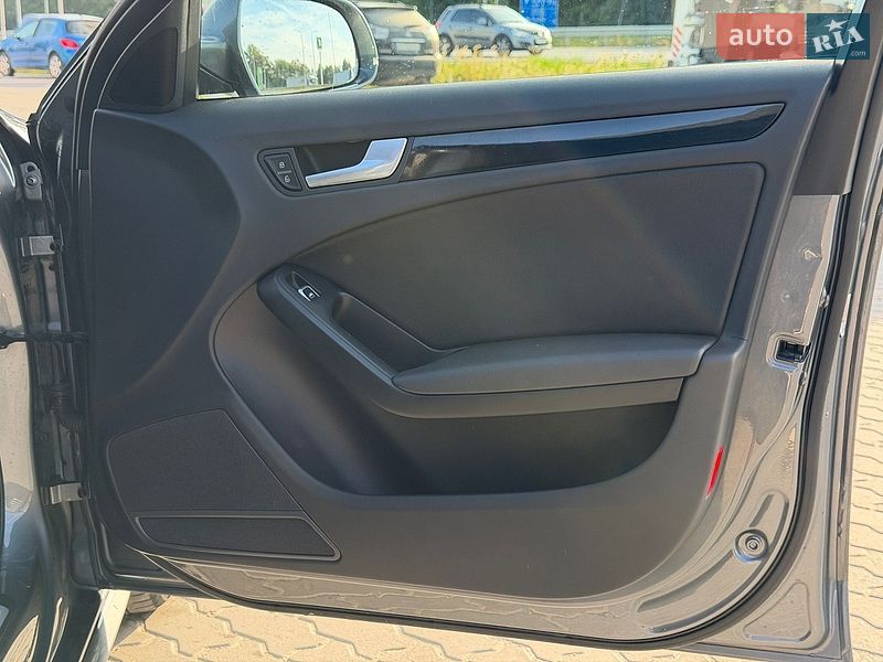 Седан Audi A4 2015 в Львові