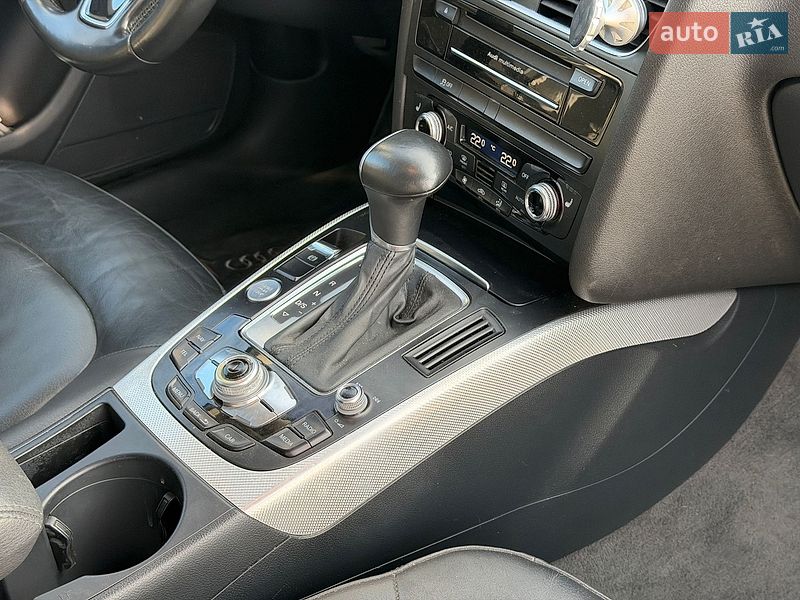 Седан Audi A4 2015 в Львові