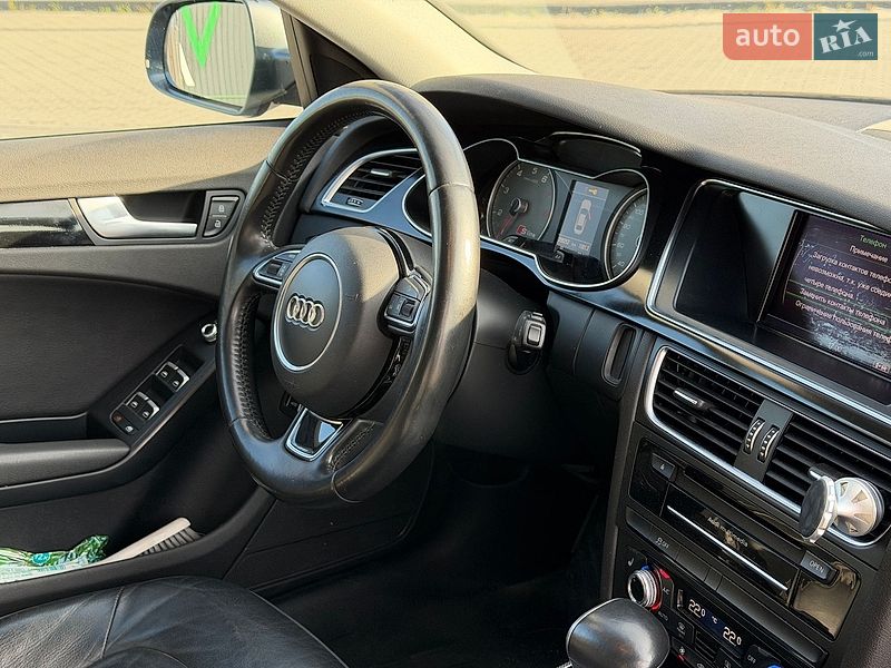 Седан Audi A4 2015 в Львове