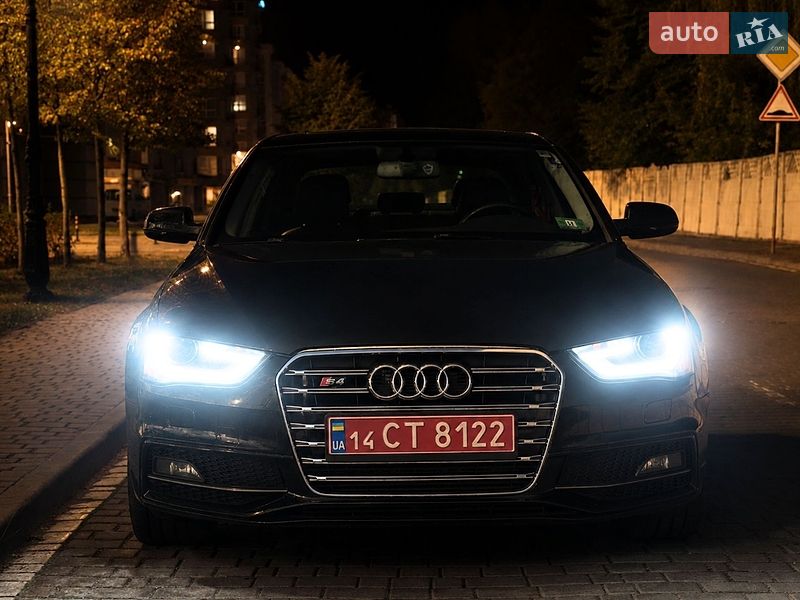 Седан Audi A4 2015 в Івано-Франківську
