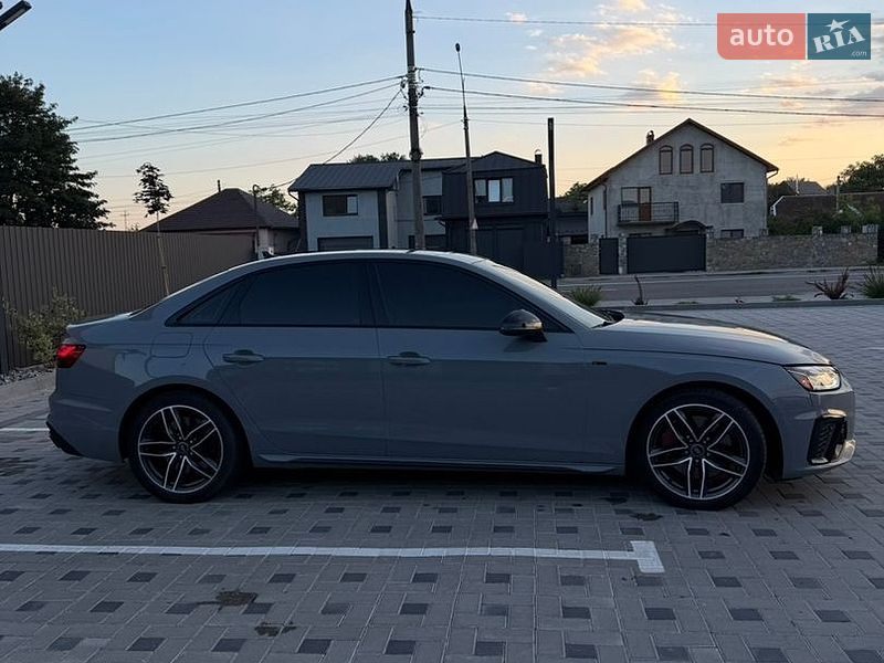 Седан Audi A4 2022 в Коломиї