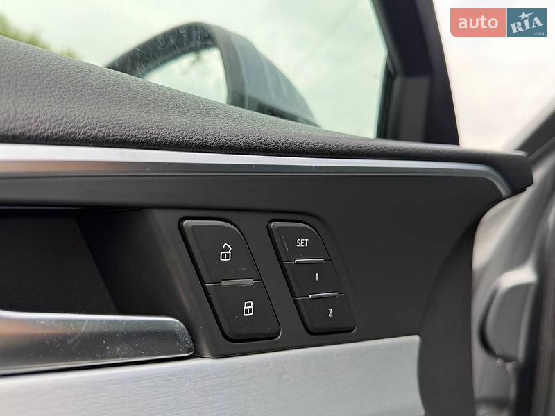 Седан Audi A4 2016 в Львові