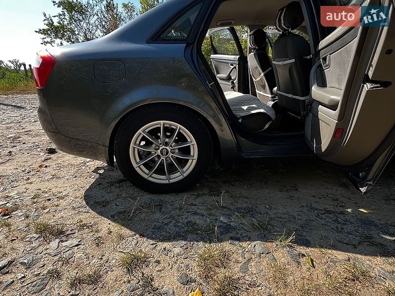 Седан Audi A4 2004 в Звенигородке
