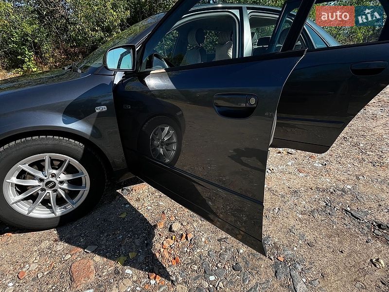 Седан Audi A4 2004 в Звенигородке