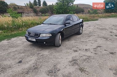 Седан Audi A4 1998 в Золочеві