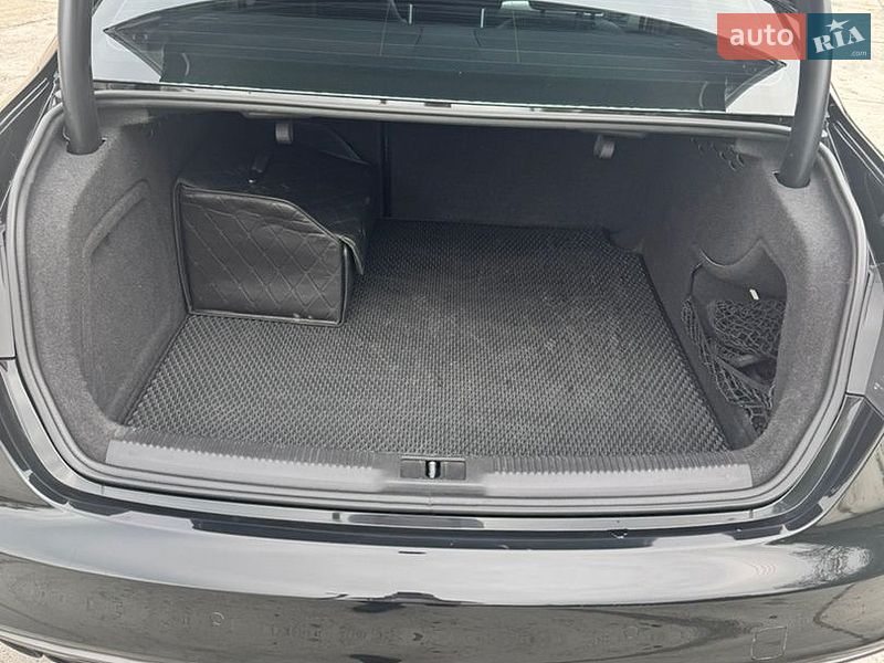 Седан Audi A4 2014 в Стрые
