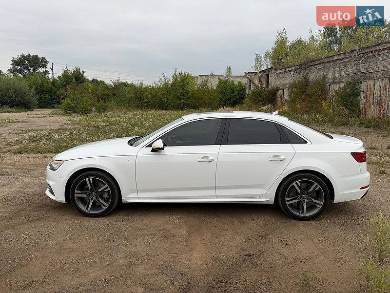 Седан Audi A4 2015 в Львове
