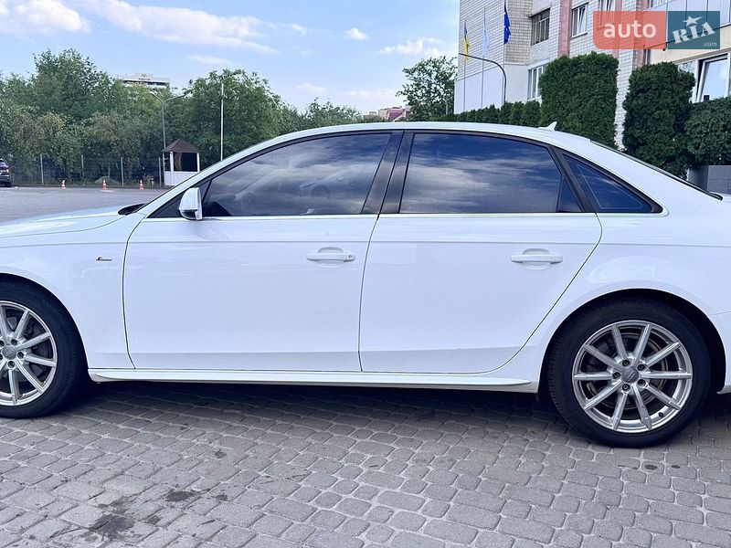 Седан Audi A4 2014 в Львові
