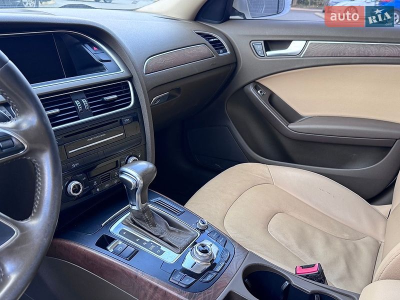 Седан Audi A4 2014 в Львові