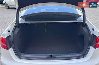 Седан Audi A4 2014 в Львові