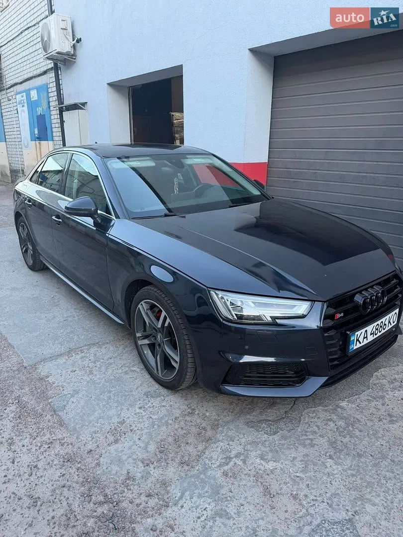2018 Audi A4 - фото 1
