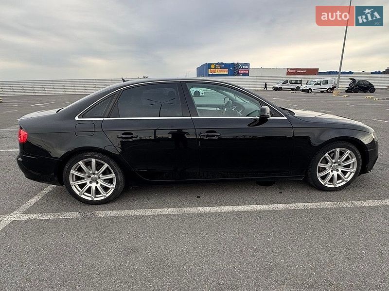Седан Audi A4 2010 в Львове