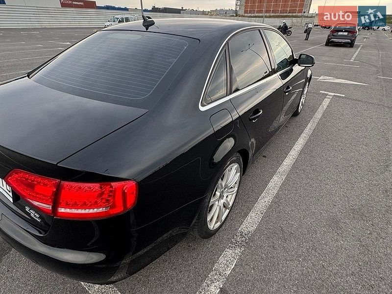 Седан Audi A4 2010 в Львове