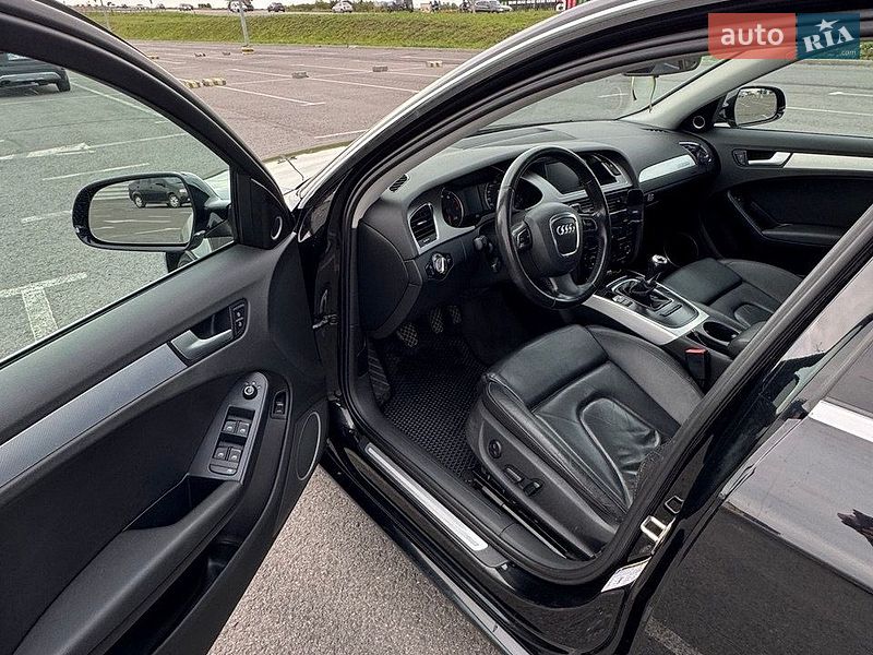 Седан Audi A4 2010 в Львове