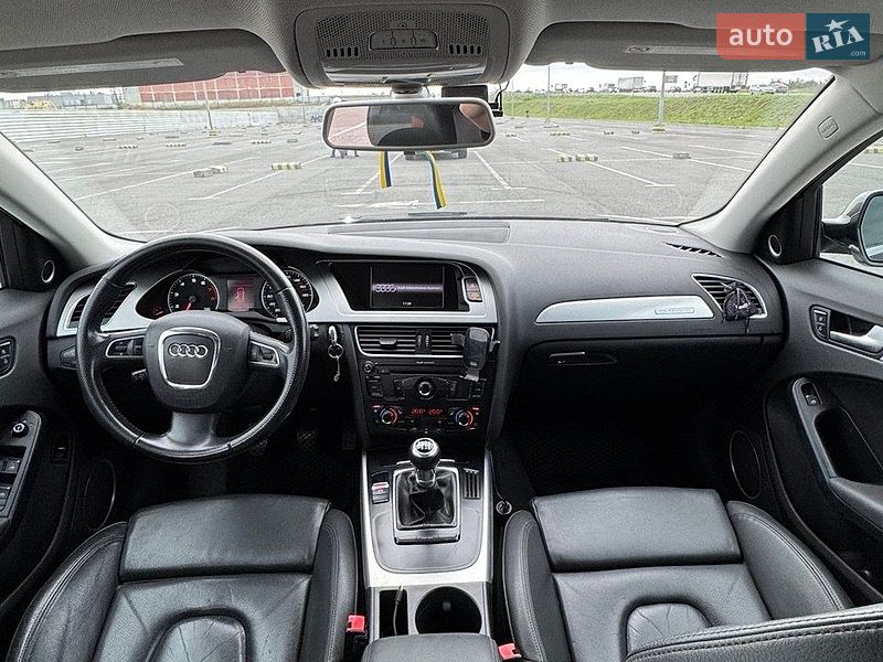 Седан Audi A4 2010 в Львове