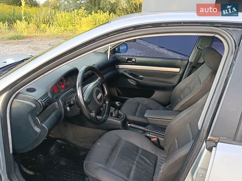 Седан Audi A4 1998 в Малине