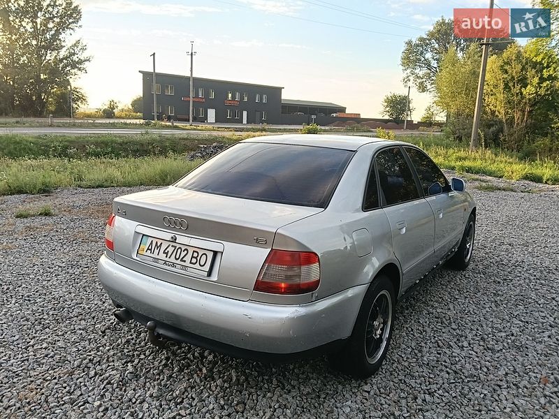 Седан Audi A4 1998 в Малине