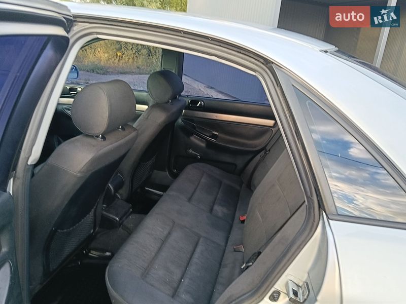 Седан Audi A4 1998 в Малине