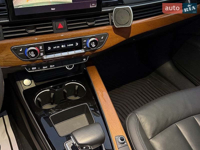 Седан Audi A4 2020 в Львові