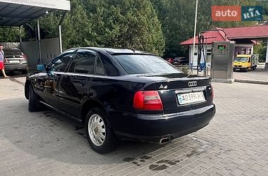 Седан Audi A4 1995 в Рахове