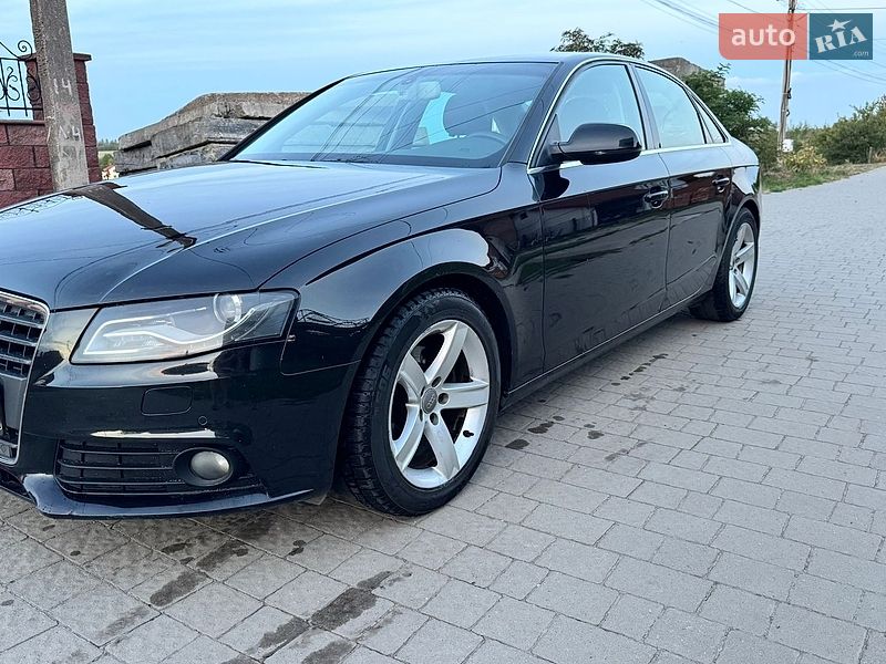 Седан Audi A4 2011 в Львові