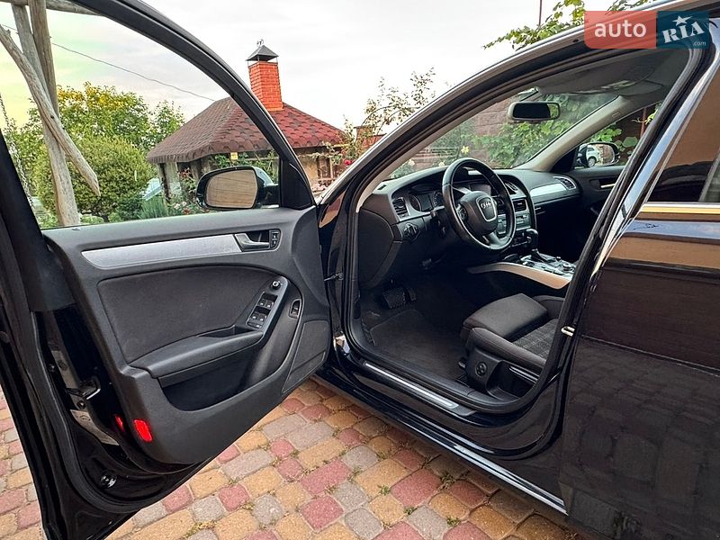 Седан Audi A4 2011 в Львові