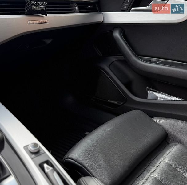Седан Audi A4 2018 в Харкові