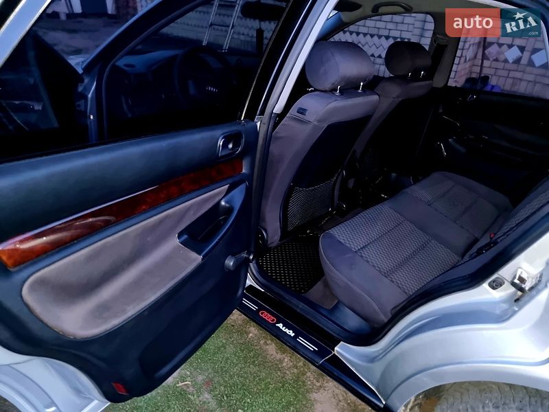 Седан Audi A4 1999 в Теофиполе