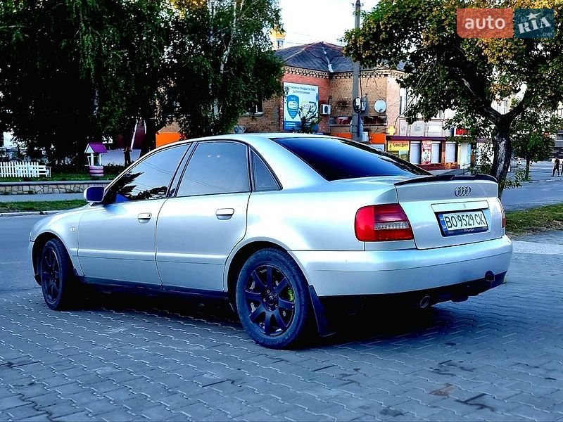 Седан Audi A4 1999 в Теофиполе