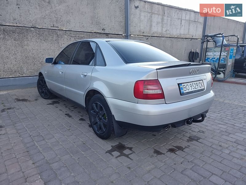 Седан Audi A4 1999 в Теофиполе