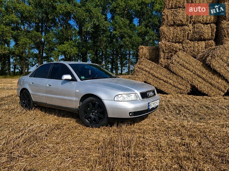 Седан Audi A4 1999 в Теофиполе