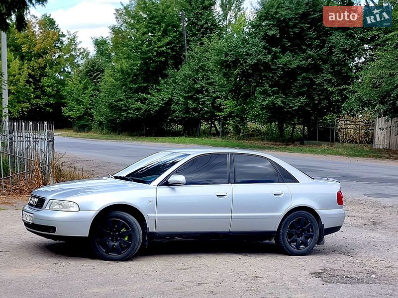 Седан Audi A4 1999 в Теофиполе