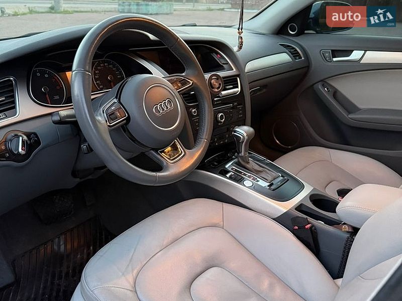 Седан Audi A4 2015 в Чернигове