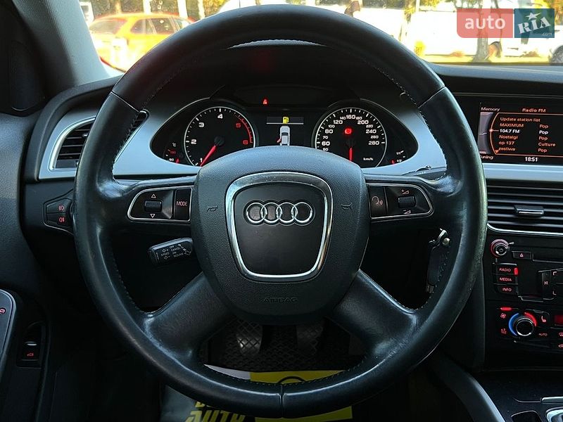 Седан Audi A4 2012 в Львові