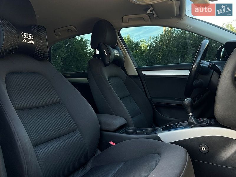 Седан Audi A4 2012 в Львові
