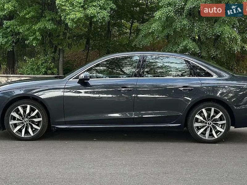 Седан Audi A4 2023 в Черкасах