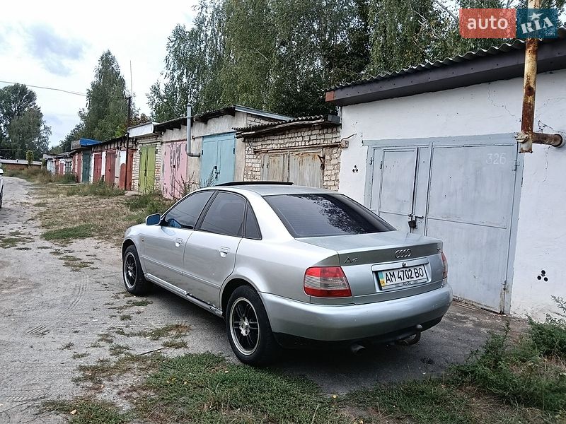 Седан Audi A4 1998 в Малине