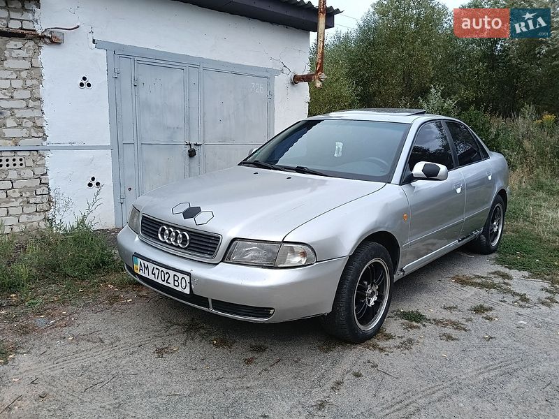 Седан Audi A4 1998 в Малине