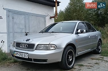 Седан Audi A4 1998 в Малине