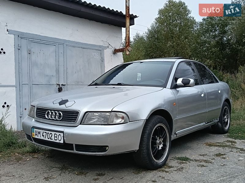 Седан Audi A4 1998 в Малине