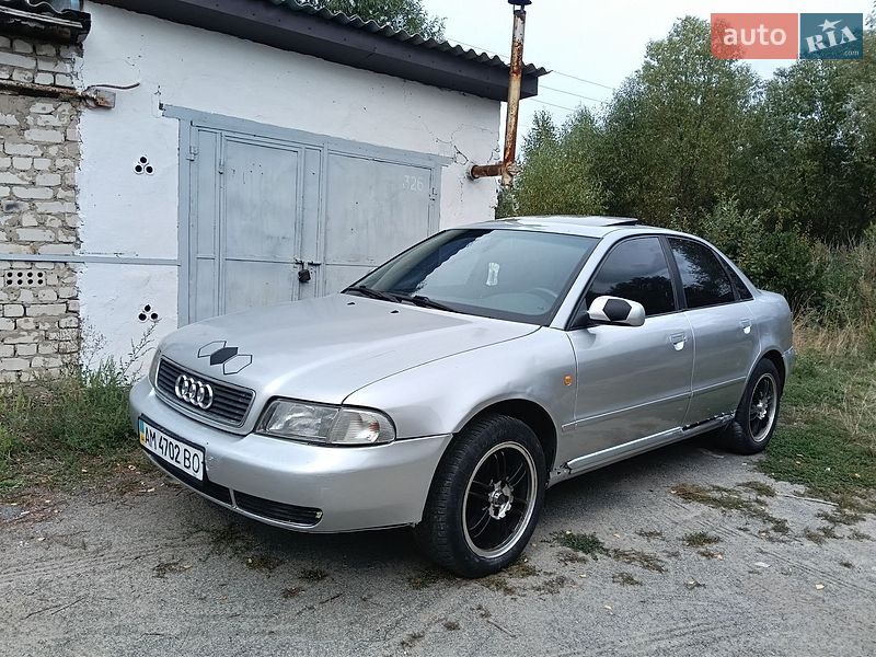 Седан Audi A4 1998 в Малине