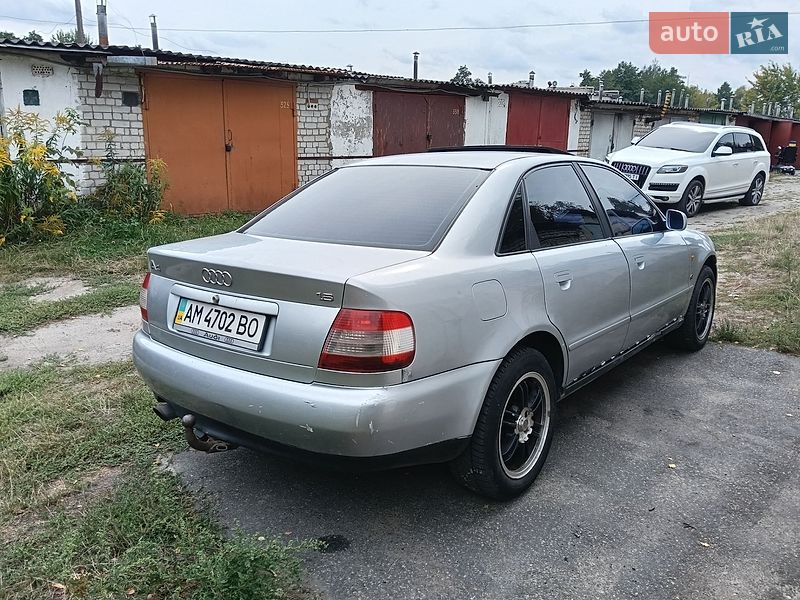 Седан Audi A4 1998 в Малине