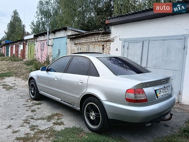 Седан Audi A4 1998 в Малине