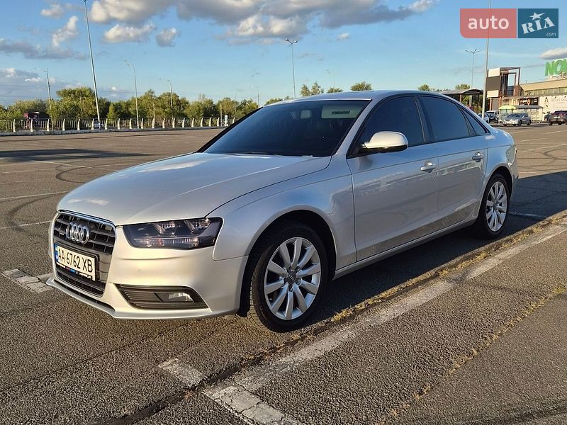 Седан Audi A4 2012 в Києві