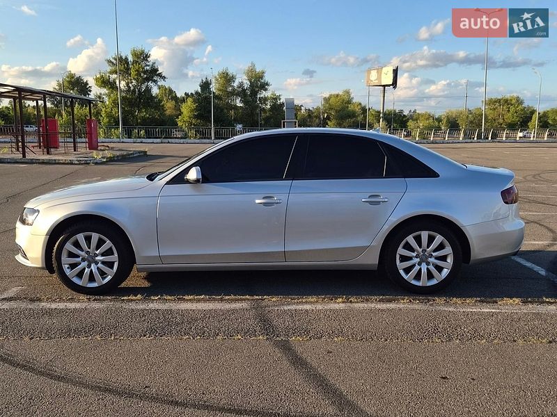 Седан Audi A4 2012 в Києві