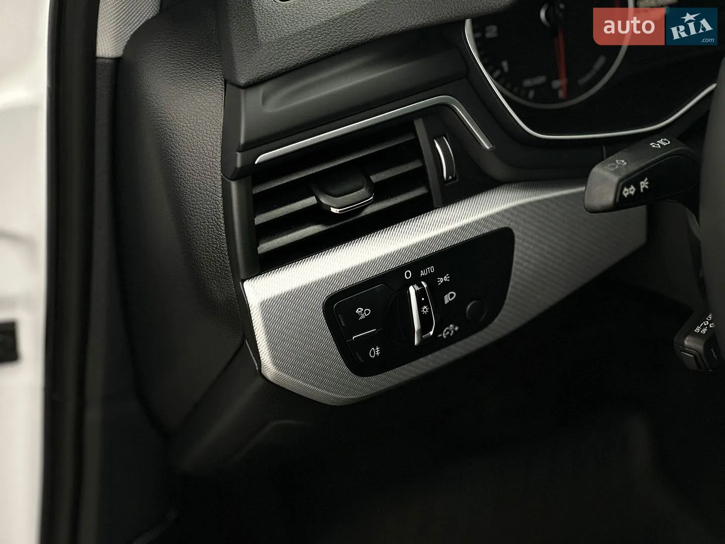 2016 Audi A4 - мініатюра 43