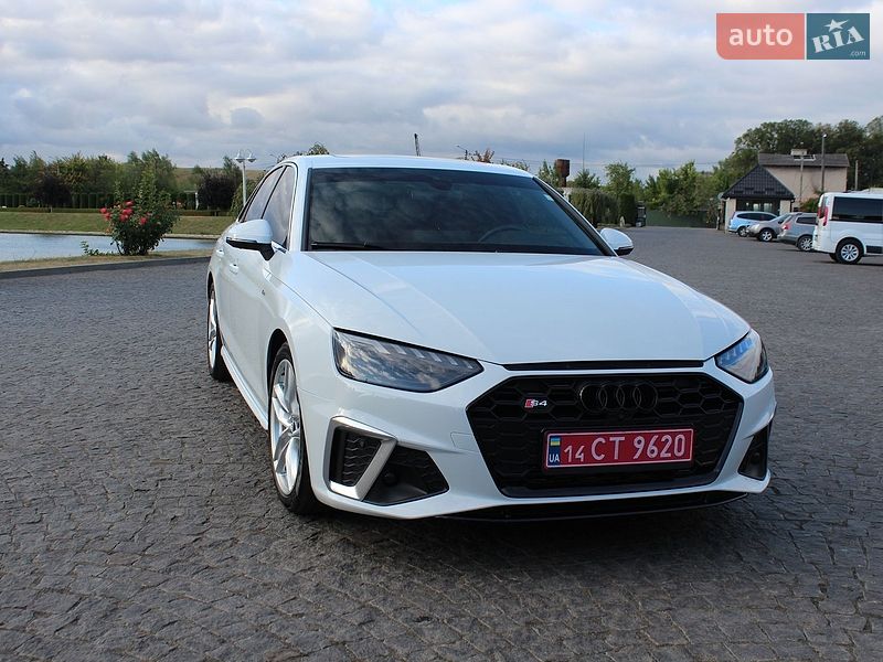 Седан Audi A4 2021 в Жовкве