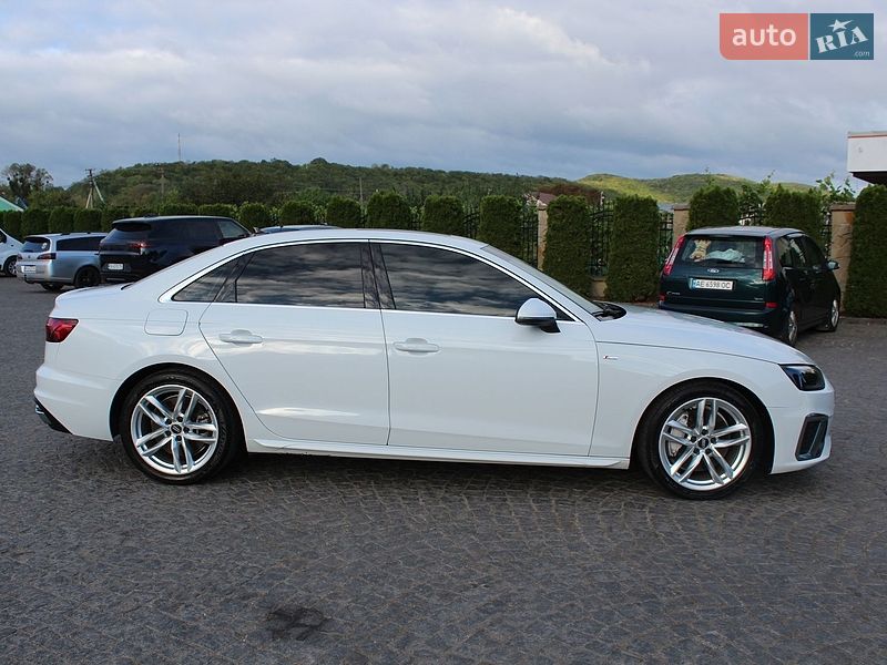 Седан Audi A4 2021 в Жовкве